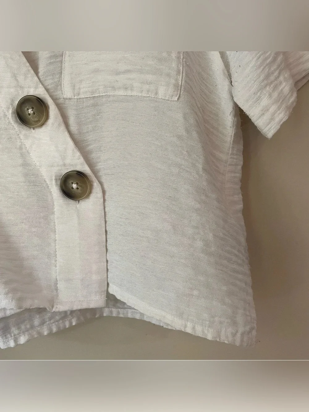 ICÔNE by SIMONS Asymmetrical Button Cropped Short Sleeve Blouse Women’s Small - Picture 4 of 6